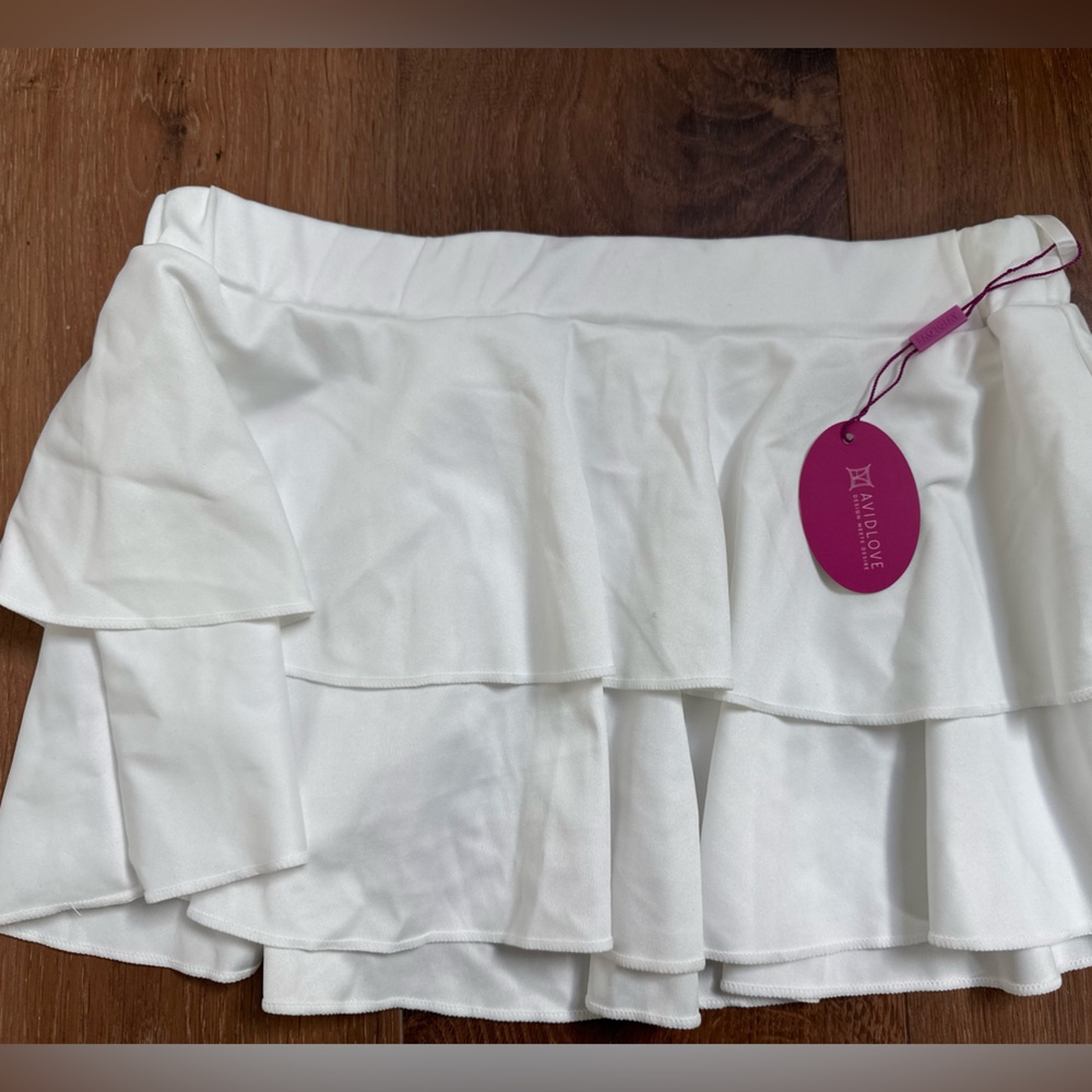 Chic White Ruffled Mini Skirt - Picture 2 of 2